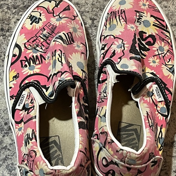Vans Pink and Black Flats with Artistic Design - Picture 11 of 13
